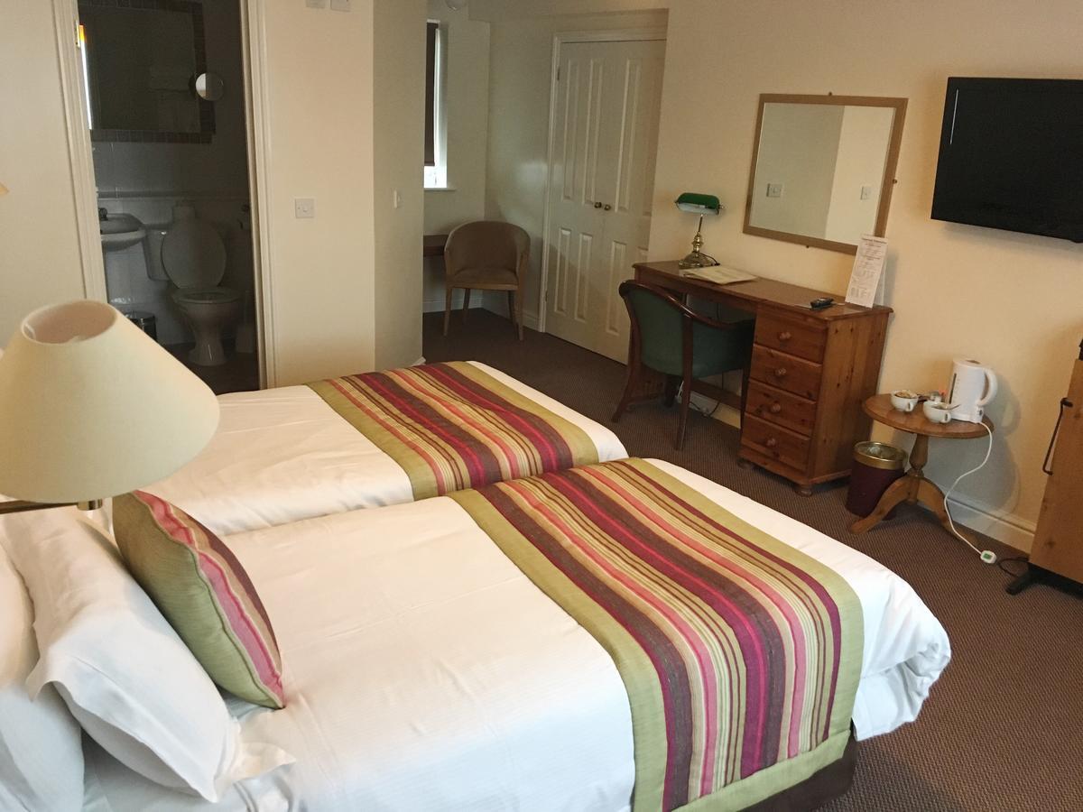 The Tally Ho Hotel - B&B Бистер Экстерьер фото