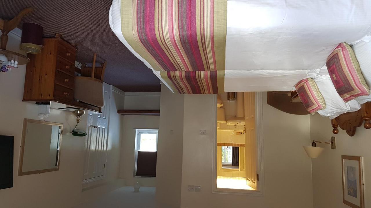 The Tally Ho Hotel - B&B Бистер Экстерьер фото
